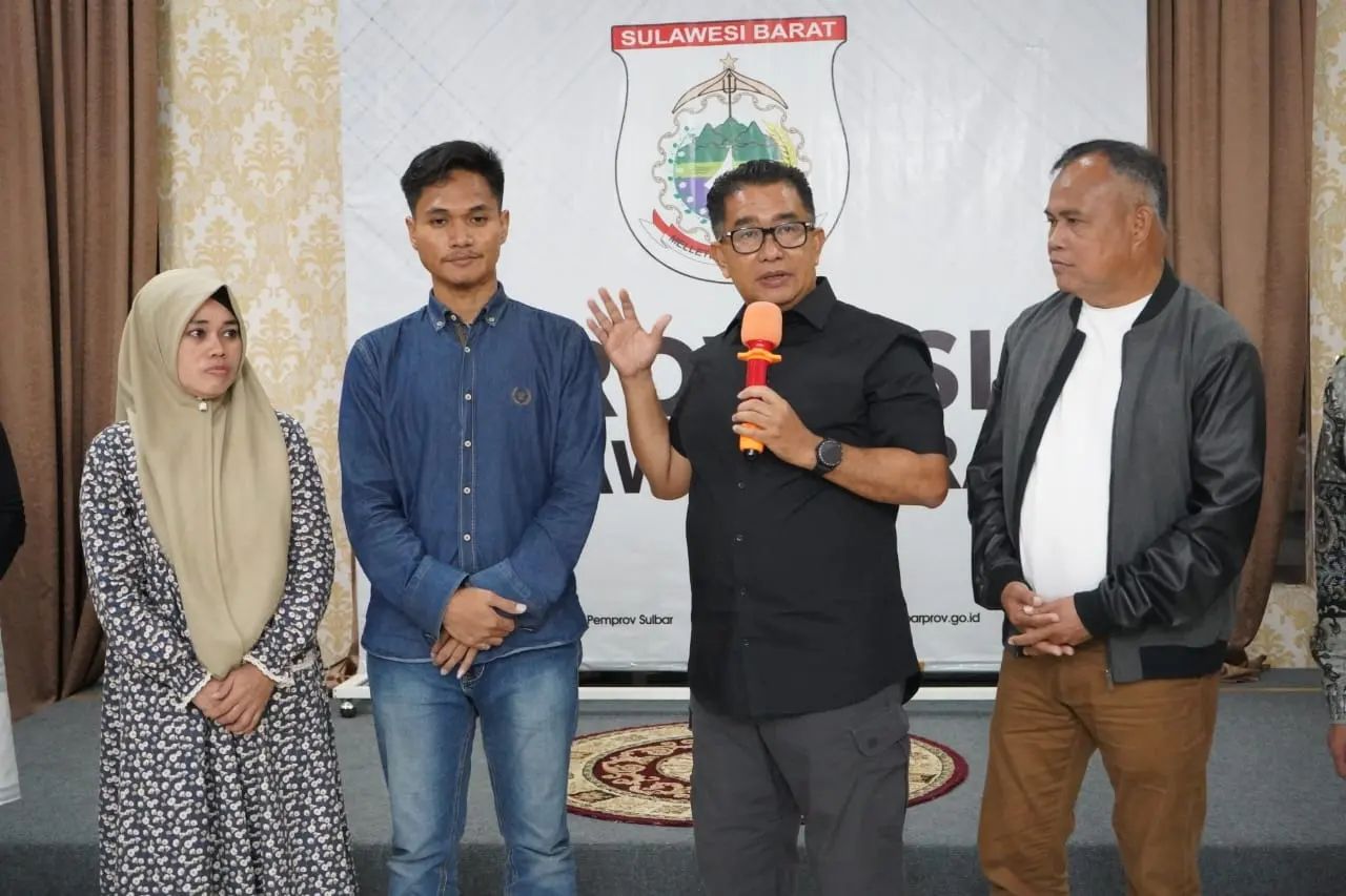 Pj Gubernur Kembalikan Warga Sulbar Penyintas Konflik Sudan Kepada Keluarga